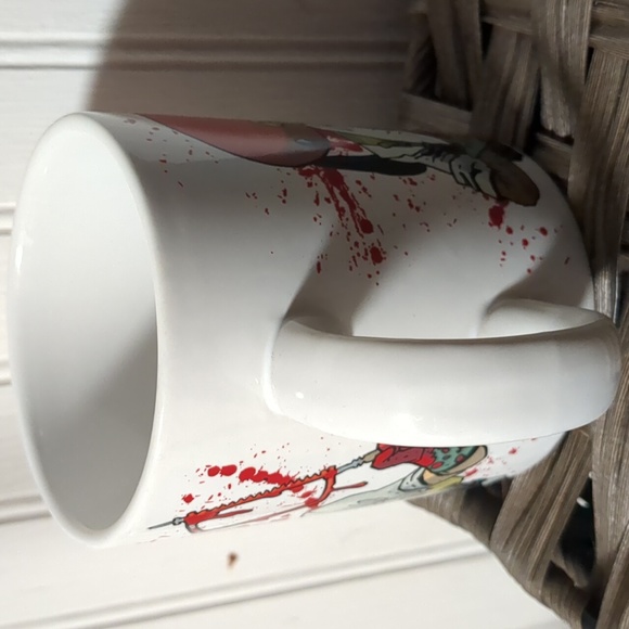 The umbrella academy bloody coffee mug - Picture 4 of 7